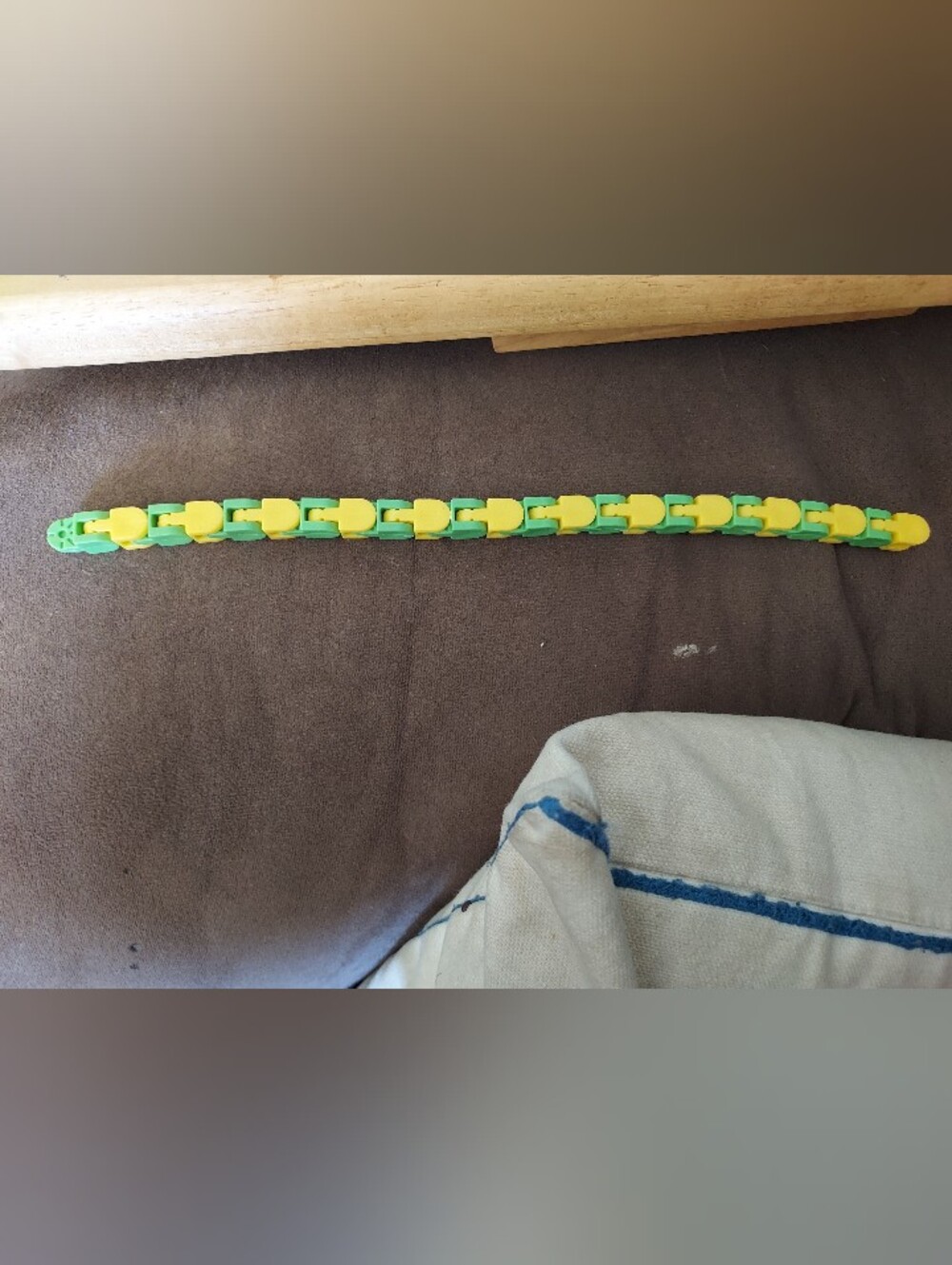 Snap-Together Learning Link Chain in Yellow and Green